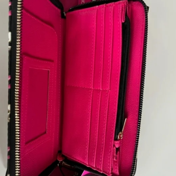 Betsey Johnson RARE Skull Wallet & 6pc Earring Set NWT/NIB - Picture 3 of 6